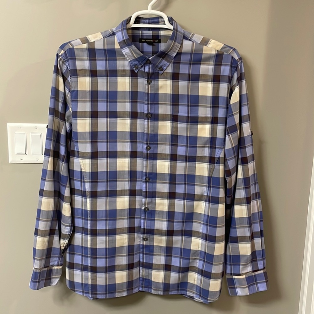 JOHN VARVATOS BLUE & TAN COLLAR BUTTON DOWN SHIRT. XL